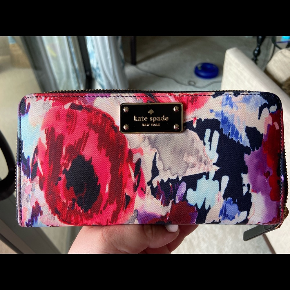 Kate Spade zipped wallet